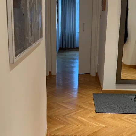 Floor In The Heart Of The Lägenhet Trieste